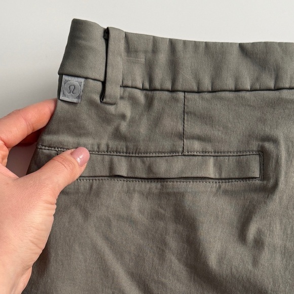 Lululemon Mens Commission Shorts Sz 30 Army Olive Green Chino 9” Classic Pockets - Picture 11 of 11